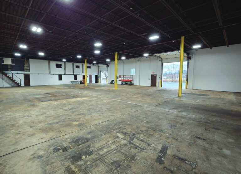 W146N5741 Enterprise Ave industrial building in Menomonee Falls, WI, photo 8 of 14