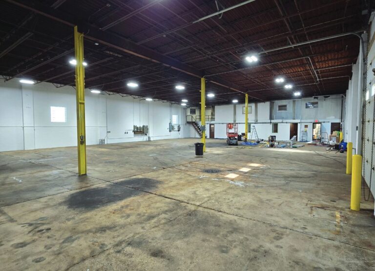 W146N5741 Enterprise Ave industrial building in Menomonee Falls, WI, photo 9 of 14