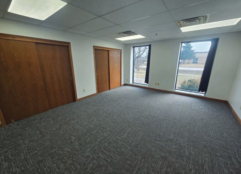 W146N5741 Enterprise Ave industrial building in Menomonee Falls, WI, photo 5 of 14